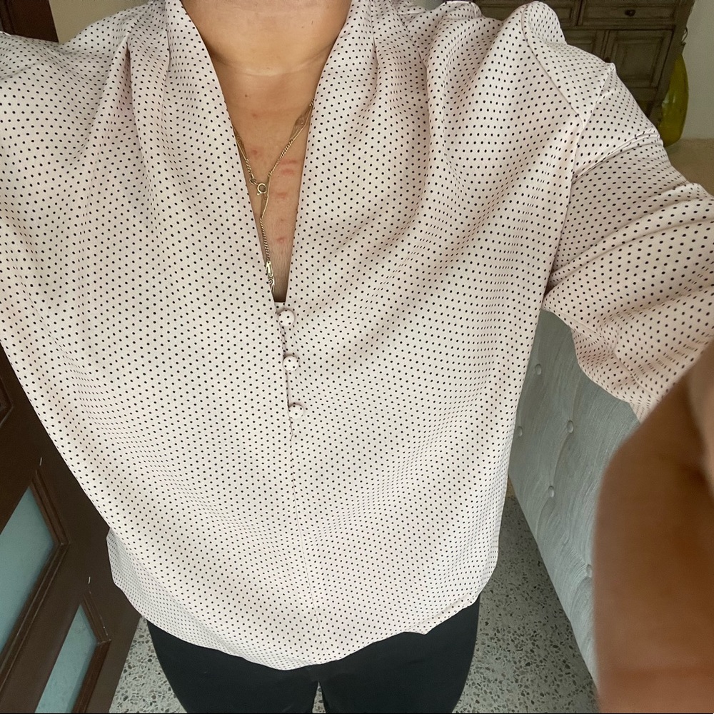 Cute polka dots light pink blouse🌸